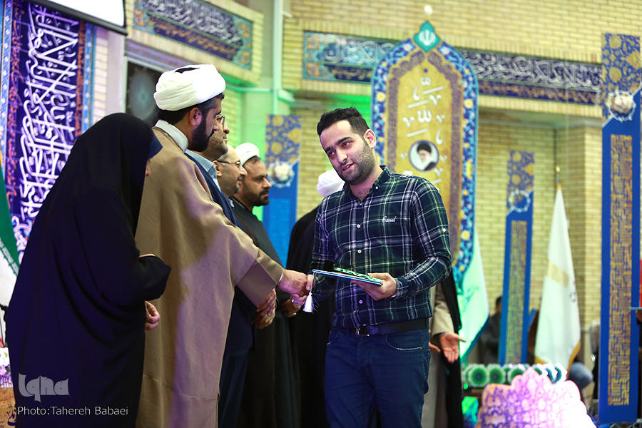 جمعه ////// عذرخواهی مفسر قرآن، معافیت مالیاتی موسسات و برگزاری جشنواره قرآنی دانشجویان