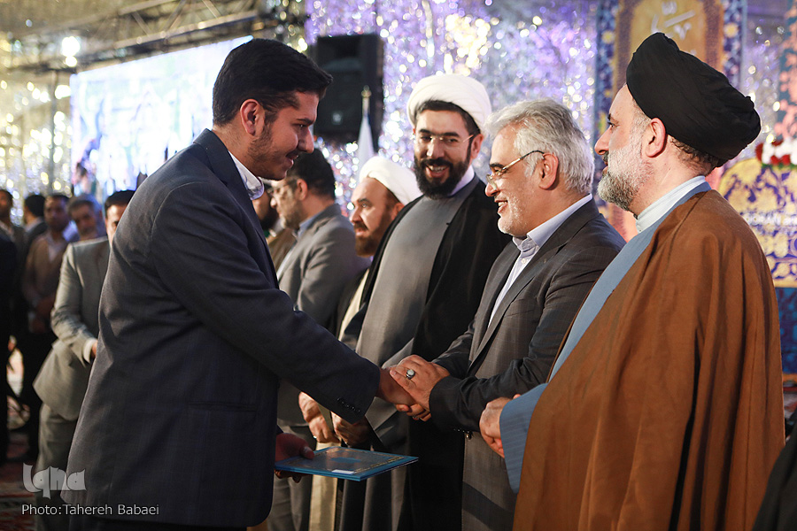 جمعه ////// عذرخواهی مفسر قرآن، معافیت مالیاتی موسسات و برگزاری جشنواره قرآنی دانشجویان