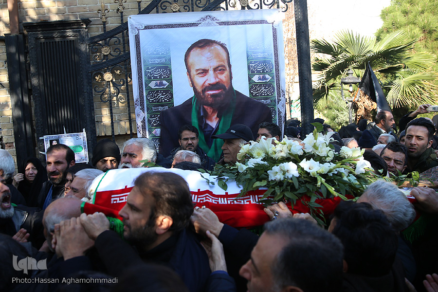 پیکر سیدقاسم موسوی‌قهار بر دستان عاشقان اهل بیت تشییع شد