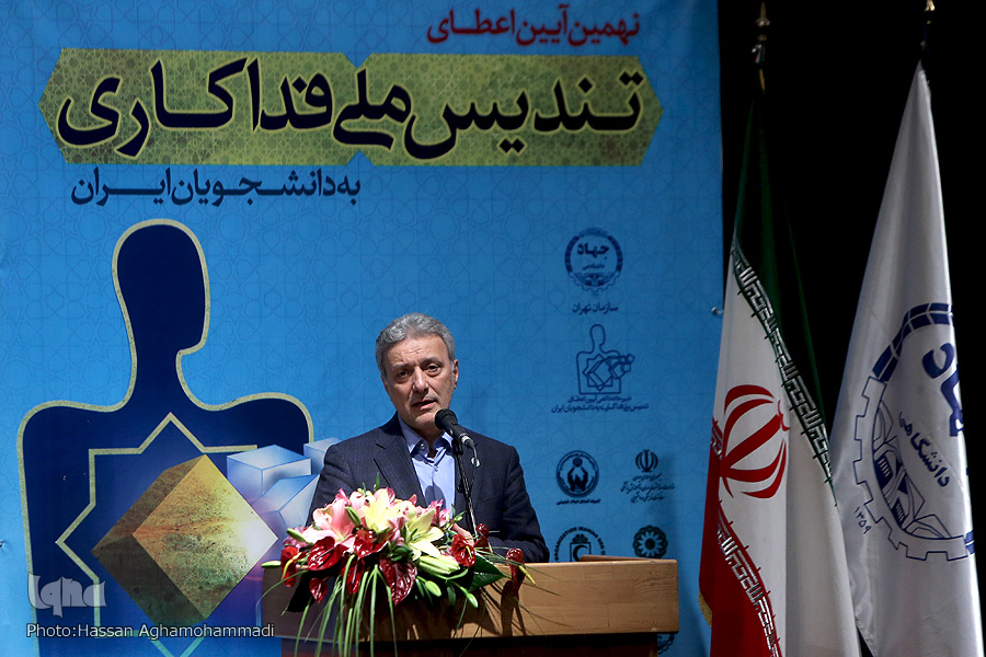 وجود عنصر آگاهی در ذات فداکاری است