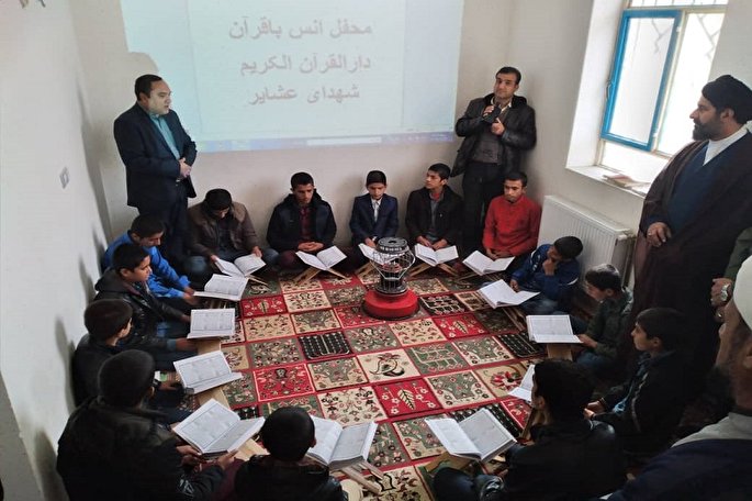 فضایی که مناسب کلاس قرآن نیست/ استقرار دارالقرآن شهدای عشایر در اتاق خدمات