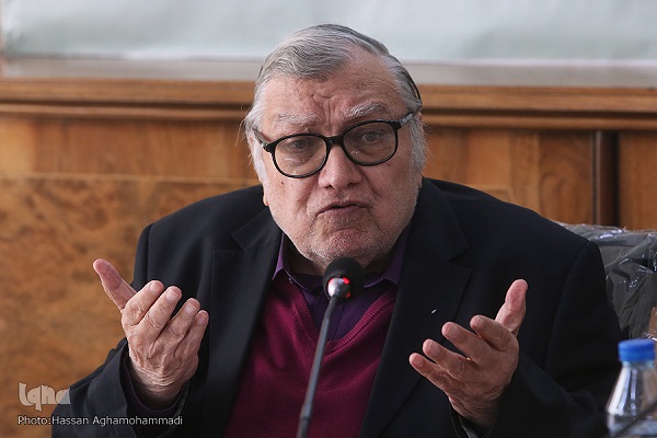 حوزه نیامند فیزیک‌دان و زیست‌شناس است