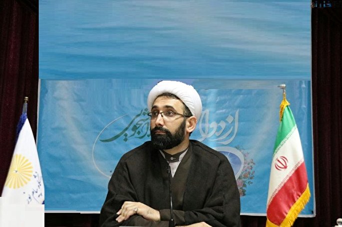 مادر، واسطه فیض الهی و اساس تربیت کودک