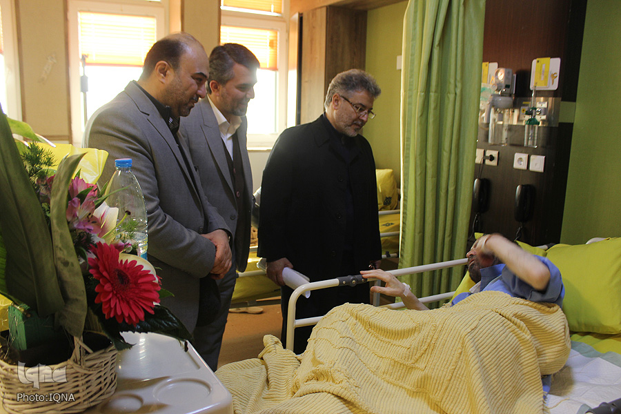 عیادت قاریان قرآن از «موسویقهار» صدای ماندگار مناجات + عکس عیادت قاریان قرآن از «موسویقهار» صدای ماندگار مناجات + عکس