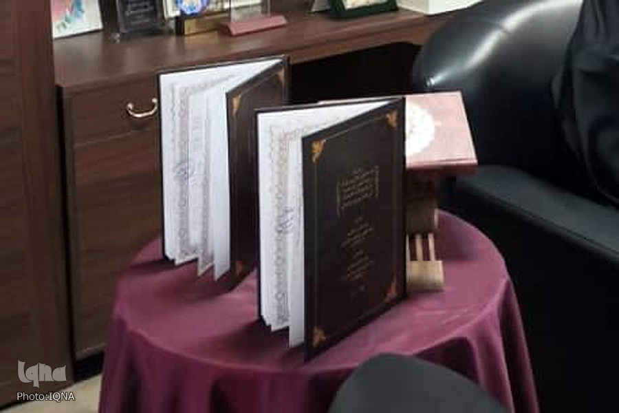 دو بانوی حافظ قرآن اجازه&zwnj;&zwnj;نامه &laquo;اقراء&raquo; از شیخ عصفور دریافت کردند