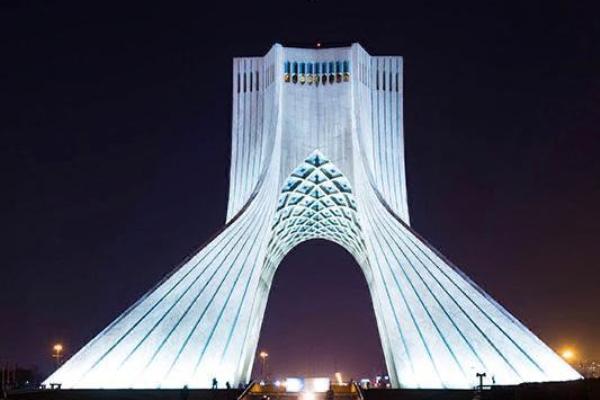 برج آزادی تهران قدردان سفیدپوشان ایران شد