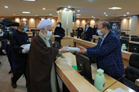 عکس | توزیع بسته‌های متبرک آستان قدس رضوی در زنجان