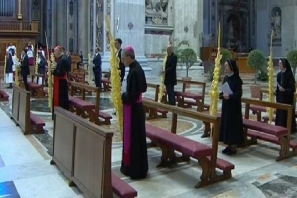 نیایش پاپ در مراسم متأثر از کرونای واتیکان + فیلم و عکس نیایش پاپ در مراسم متأثر از کرونای واتیکان + فیلم و عکس