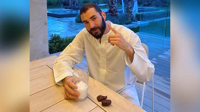 عمومی بذارید/دیروز رفته چون تازه اومده بود رو سایتای عربی سریع ترجمه کردم بعدش سرچ کردم//روزهداری مهاجم رئال مادرید در ماه شعبان + عکس عمومی بذارید/دیروز رفته چون تازه اومده بود رو سایتای عربی سریع ترجمه کردم بعدش سرچ کردم//روزهداری مهاجم رئال مادرید در ماه شعبان + عکس