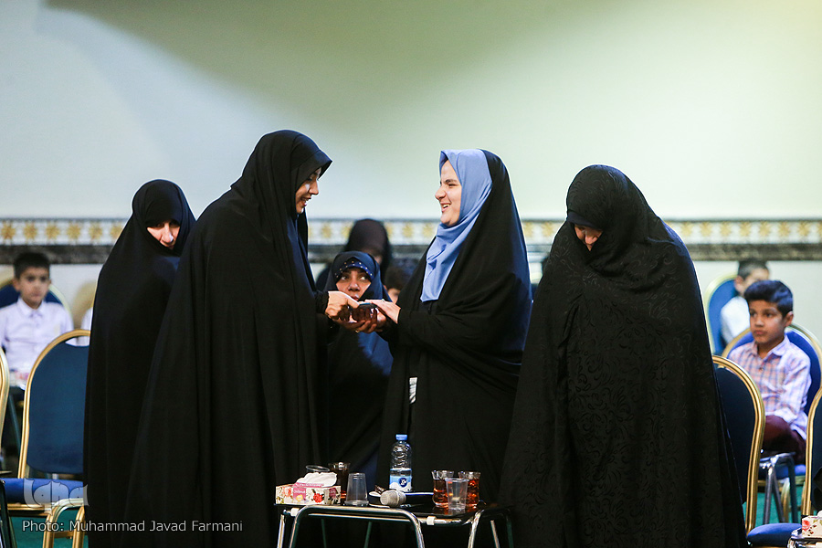 منتظر مسئولان نباشیم؛ با قرآن انقلابی در خود ایجاد کنیم