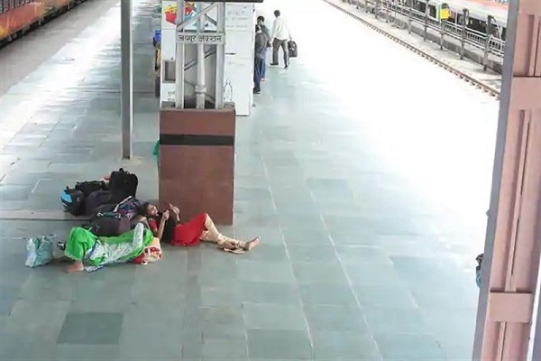 آخرین اخبار کرونا/ از آزمایش واکسن کرونا بر روی حیوانات در روسیه تا تعلیق توزیع کمک‌های آنروا در نوار غزه 