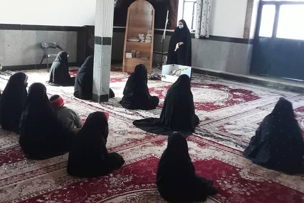 بانوی جهادگری که 24 نفر را شاغل کرد / جهاد اقتصادی با تولید صنایع دستی