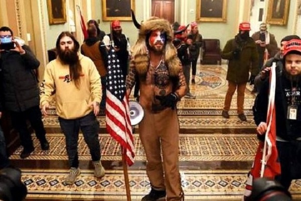 آخرین تحولات آمریکا / هجوم هواداران ترامپ به ساختمان کنگره و واکنش‌ها