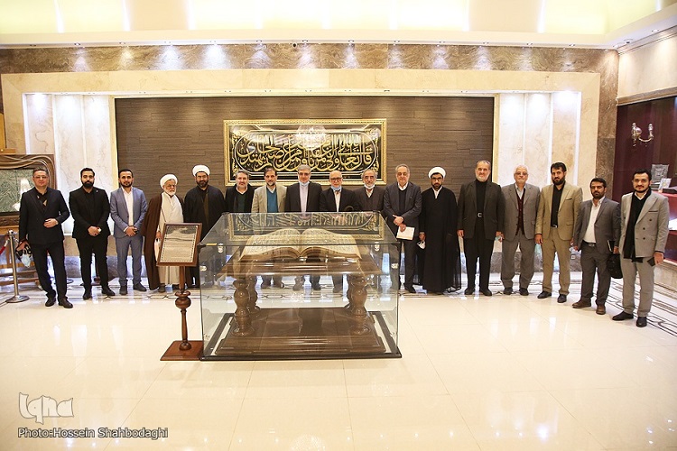 نشست پیشکسوتان و فعالان قرآنی