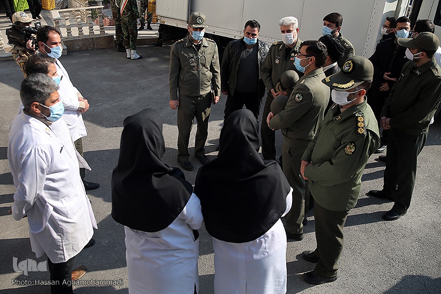 پایش سلامت خانواده شهدا در نخستین محفل کاروان قرآنی انقلاب