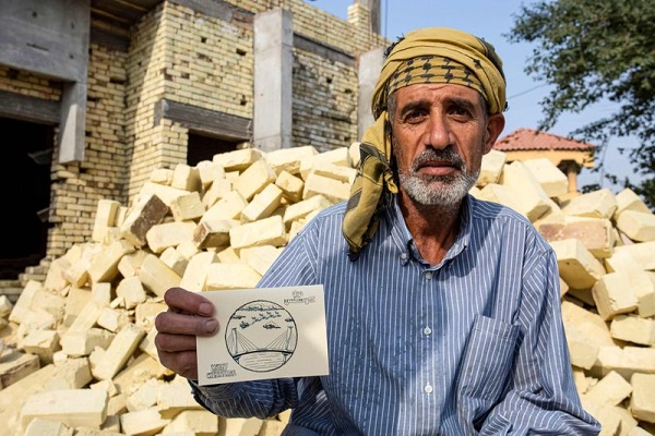 پیام دوستی عراقی‌ها به مسیحیان با اهدای کارت تبریک کریسمس + عکس