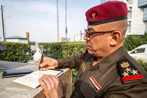 پیام دوستی عراقی‌ها به مسیحیان با اهدای کارت تبریک کریسمس + عکس