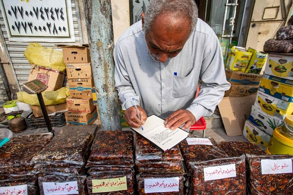 پیام دوستی عراقی‌ها به مسیحیان با اهدای کارت تبریک کریسمس + عکس