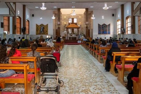 فیلم | حضور نیروهای عراقی برای تأمین امنیت مراسم در کلیسا‌های موصل