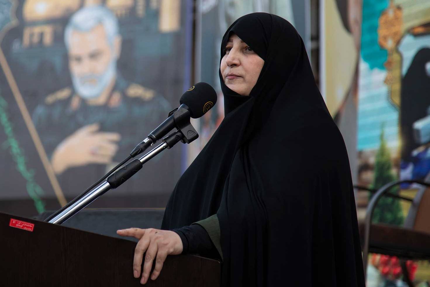 انقلاب و احیای هویت زن مسلمان ایرانی در عرصه نظر و عمل