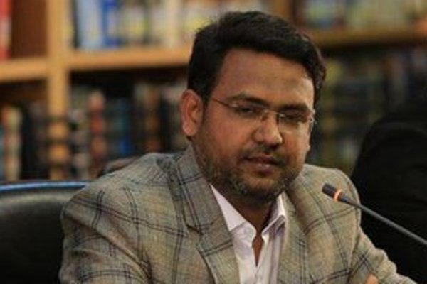 شعرخوانی شاعر هندی در وصف انقلاب +  فیلم