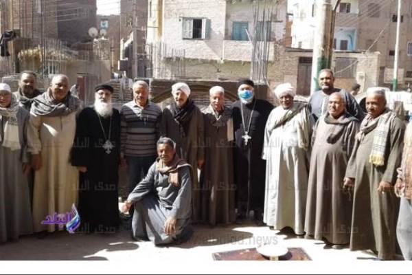 همیاری مسیحیان و مسلمانان برای ساخت مسجد در مصر + عکس