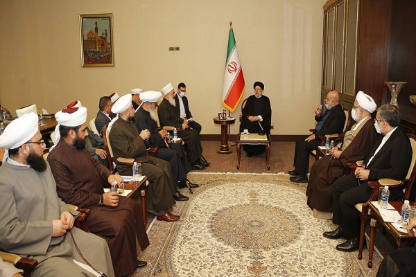 نظام جمهوری اسلامی ایران امتداد مکتب عاشورا است نظام جمهوری اسلامی ایران امتداد مکتب عاشورا است