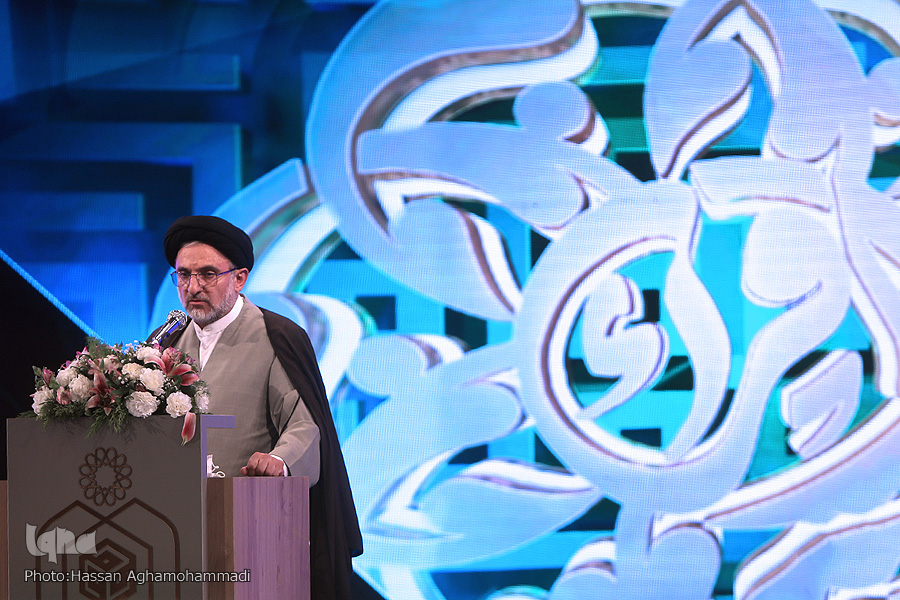 به همسانی قرآن و آورنده آن بیندیشیم / پیامبر(ص) معنای حقیقی «ذکر» است + فیلم