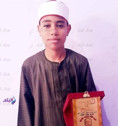 کودک مصری که قرآن را با قرائات دهگانه تلاوت می&zwnj;کند + عکس