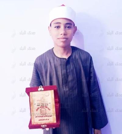 کودک مصری که قرآن را با قرائات دهگانه تلاوت می&zwnj;کند + عکس