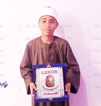 کودک مصری که قرآن را با قرائات دهگانه تلاوت می&zwnj;کند + عکس