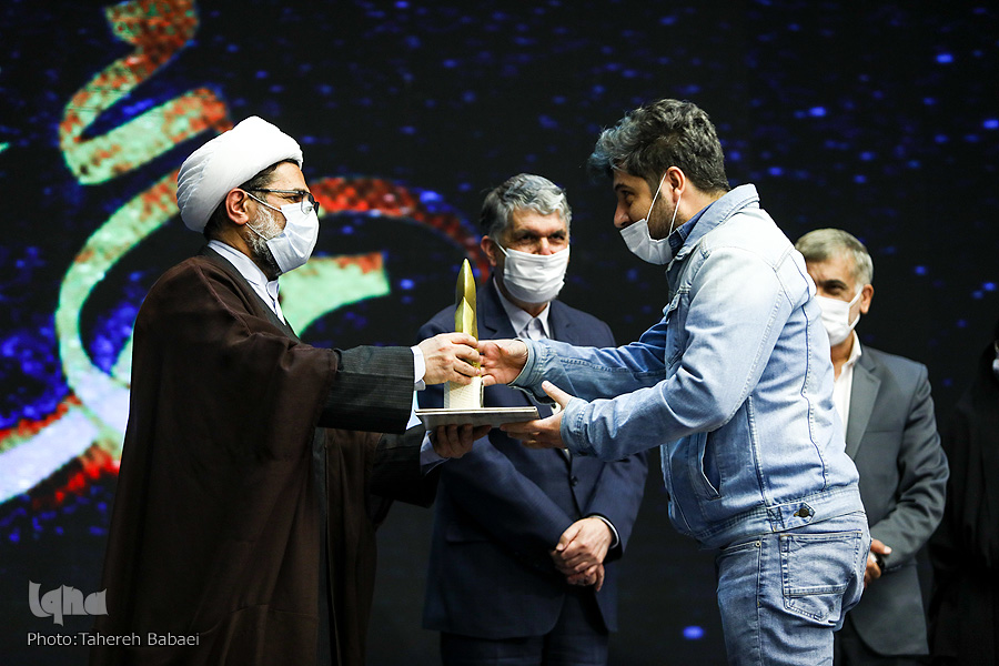 برگزیدگان جشنواره آیات تجلیل شدند