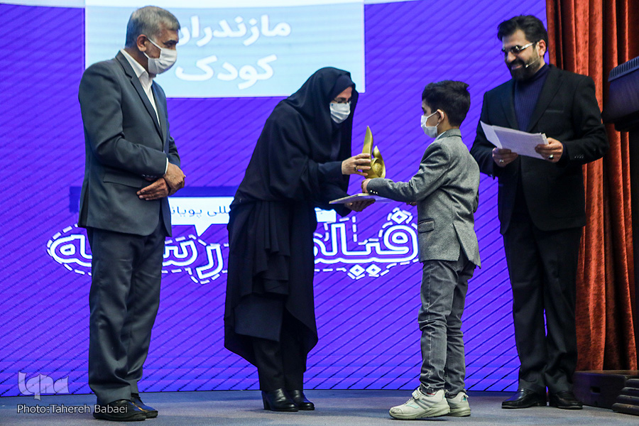 برگزیدگان جشنواره آیات تجلیل شدند