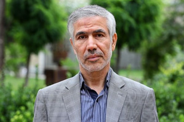 سلام کن به خدایی که پشت دریاهاست