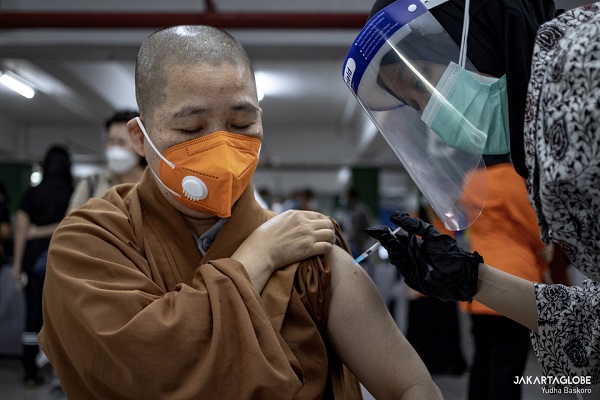 رهبران مذهبی اندونزی واکسن کرونا دریافت کردند+ تصاویر / آماده رهبران مذهبی اندونزی واکسن کرونا دریافت کردند+ تصاویر / آماده