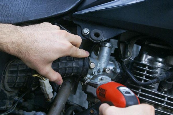 تعمیر خودرو و موتورسیکلت جهادگران، تجربه&zwnj;ای جدید از فعالیت جهادی