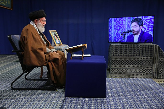 برگزاری محفل طلیعه رمضان در محضر رهبر انقلاب و ادای احترام قرآنیان به مدافعان سلامت