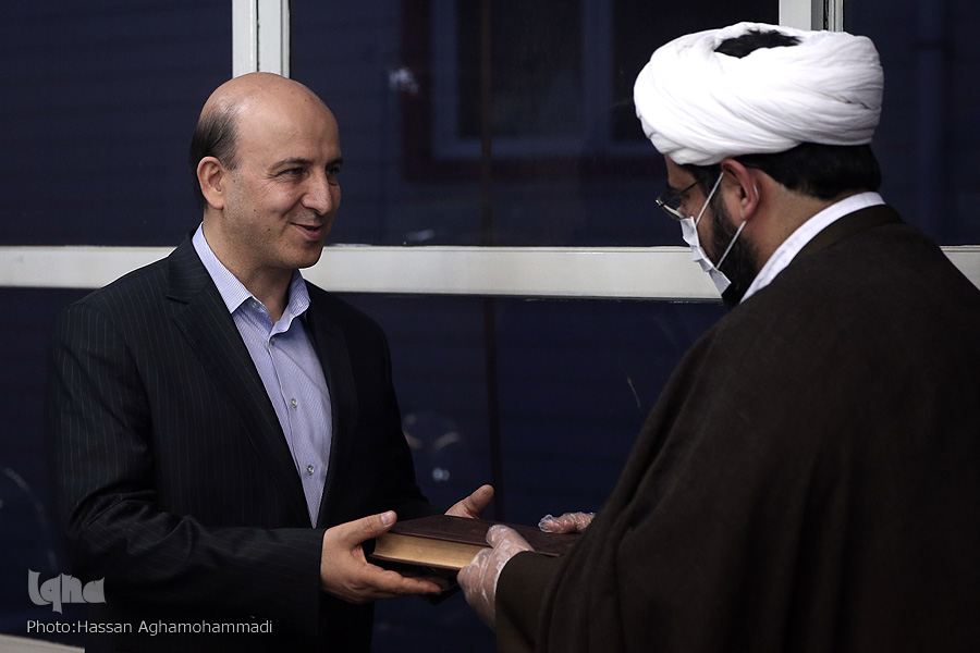 برگزاری محفل طلیعه رمضان در محضر رهبر انقلاب و ادای احترام قرآنیان به مدافعان سلامت