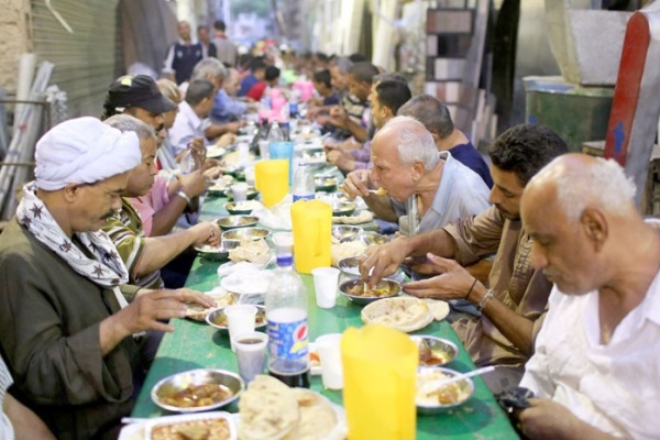 همبستگی مسلمانان و مسیحیان مصر در ماه مبارک رمضان