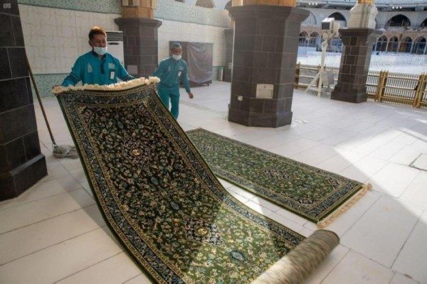 ضدعفونی مصلای جدید مسجدالحرام، ۷ بار در روز +عکس
