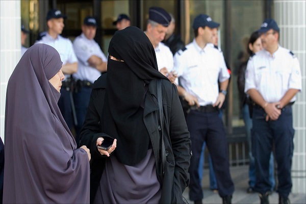 تأثیر پوشش زنان مسلمان و یهودی بر بازار پوشاک اروپا تأثیر پوشش زنان مسلمان و یهودی بر بازار پوشاک اروپا