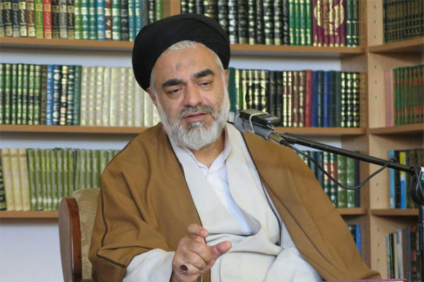 عمل به قرآن انسان را به مقام انسان کامل می‌رساند