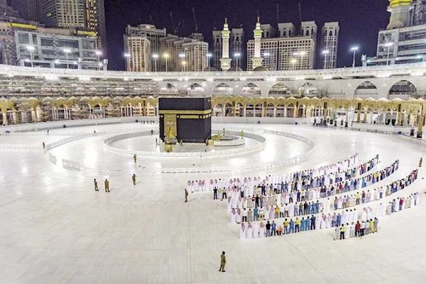 نماز شب قدر در حرم مکی+عکس