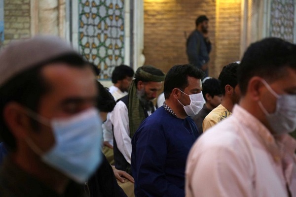 برگزاری نماز تراویح در مسجد جامع هرات + عکس