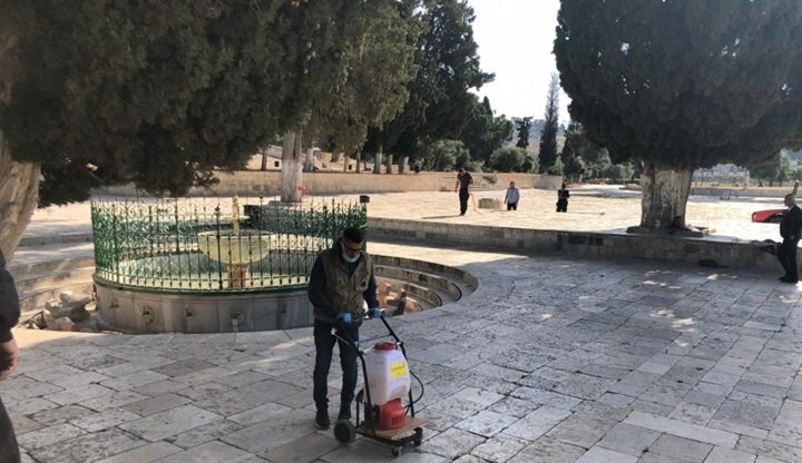 ضد عفونی مسجد الاقصی برای اقامه نماز جمعه ضد عفونی مسجد الاقصی برای اقامه نماز جمعه