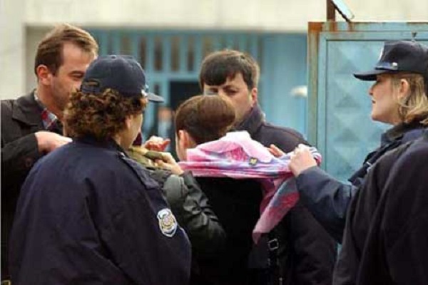 ممنوعیت سادهترین نشانه اسلامی در کشور مدعی آزادی بیان و عقیده ممنوعیت سادهترین نشانه اسلامی در کشور مدعی آزادی بیان و عقیده