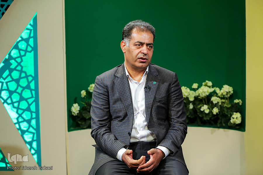 دو ابهام در قانون عملیات بانکی بدون ربا/ مخالفان دیرکرد جایگزین ارائه دهند/ معضلات تورم برای قرض&zwnj;الحسنه