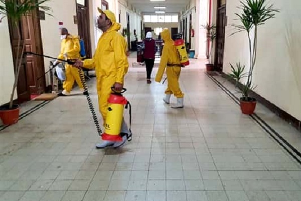 پویش ملی برای ضدعفونی مساجد جیزه مصر +عکس