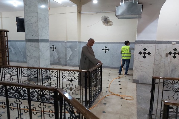 مشارکت مسلمانان در ضدعفونی کردن کلیسای عذرا در مصر + عکس