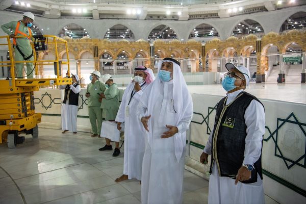 پرده خانه کعبه برای مراسم حج بالا برده شد +عکس